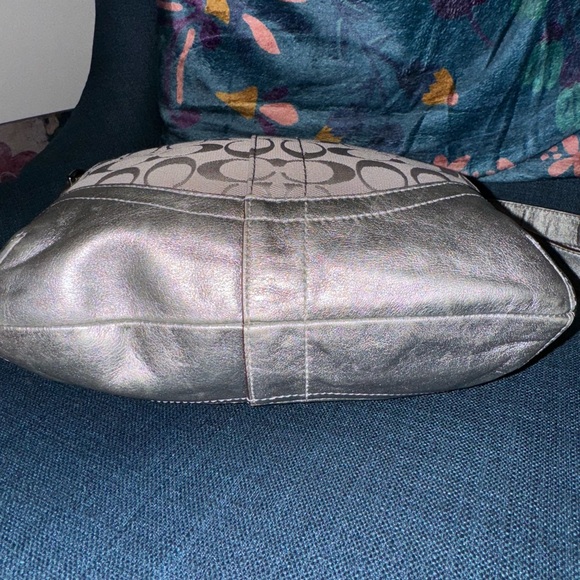 Coach 2 way silver bag - Picture 3 of 8